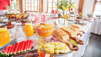 Free daily buffet breakfast