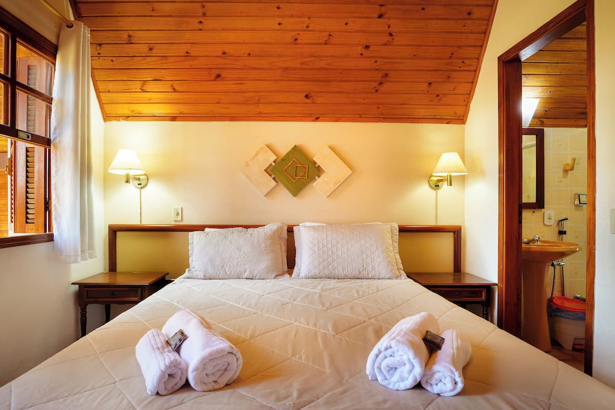 Standard Chalet (Alvenaria) | 1 bedroom, minibar, bed sheets