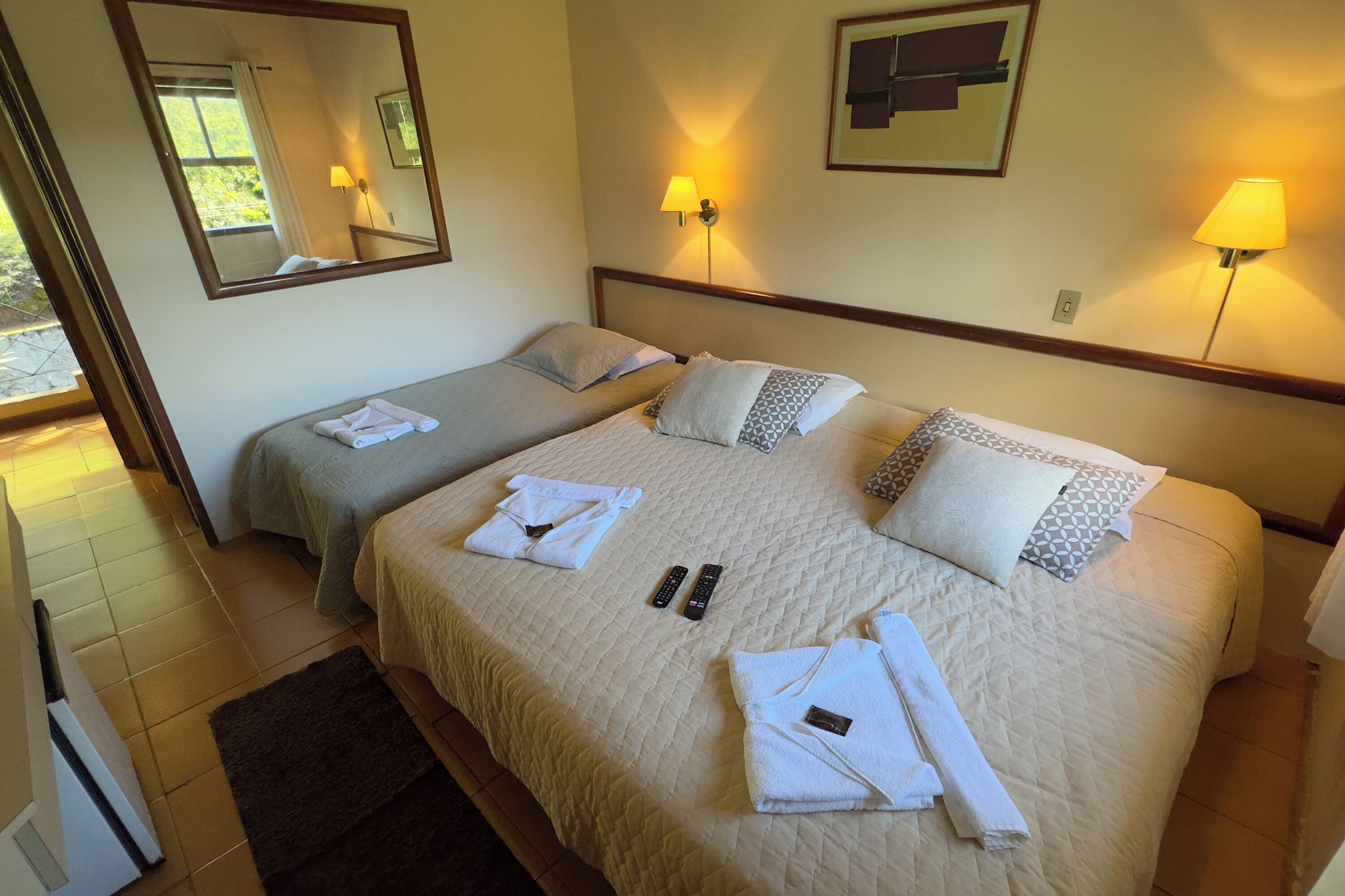 apartamento superior triplo | minibar, bed sheets