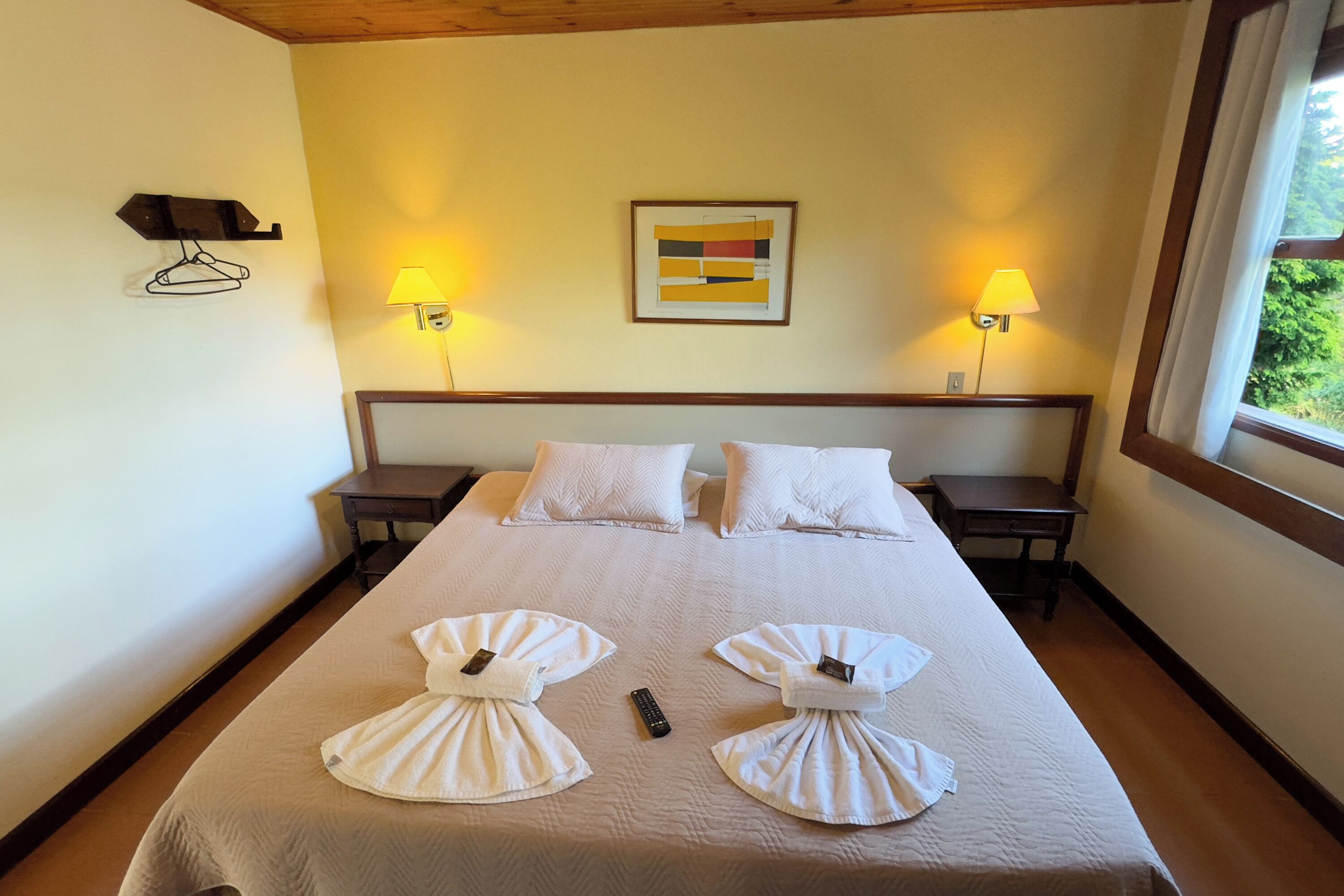 quarto standard duplo | minibar, bed sheets