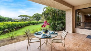 Outdoor dining - 🏖️Great Location! | Ground Floor w/ AC | Beautiful Resort (Waikoloa)