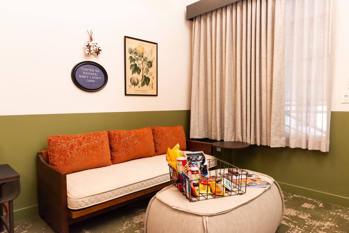 Hochwertige Bettwaren, Daunenbettdecken, Pillowtop-Betten, Minibar