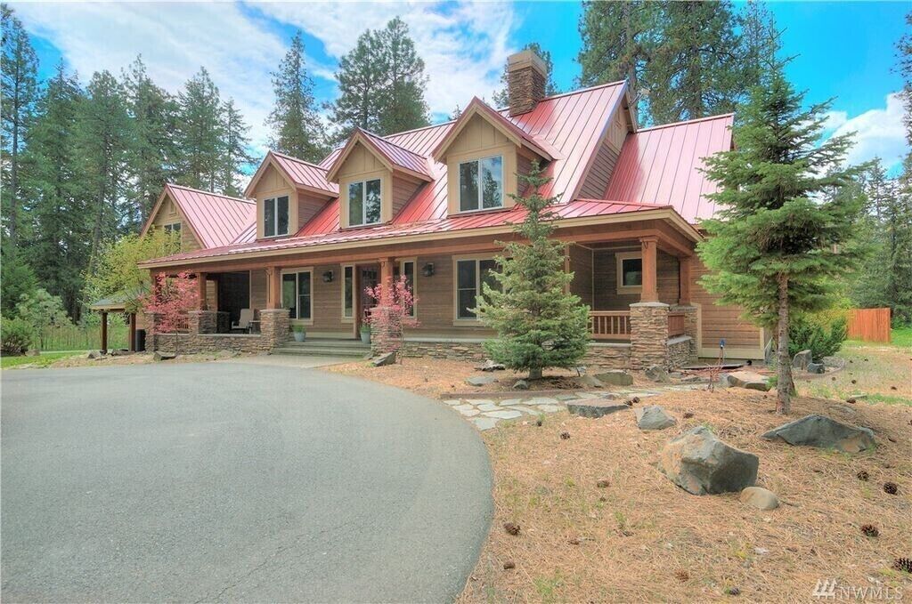 Gorgeous custom home w/ soaring ceilings near Cle Elum River - hot tub 