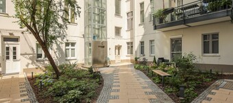 5 person old building near Kurfürstendamm