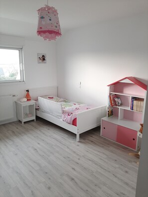 4 bedrooms, WiFi, bed sheets