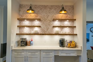 Interior - ★Rooftop Deck ★4BR/4BA 3mi to Broadway (Nashville)