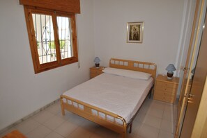 4 bedrooms, iron/ironing board, WiFi