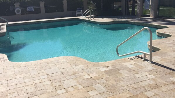 Piscine extérieure, piscine chauffée