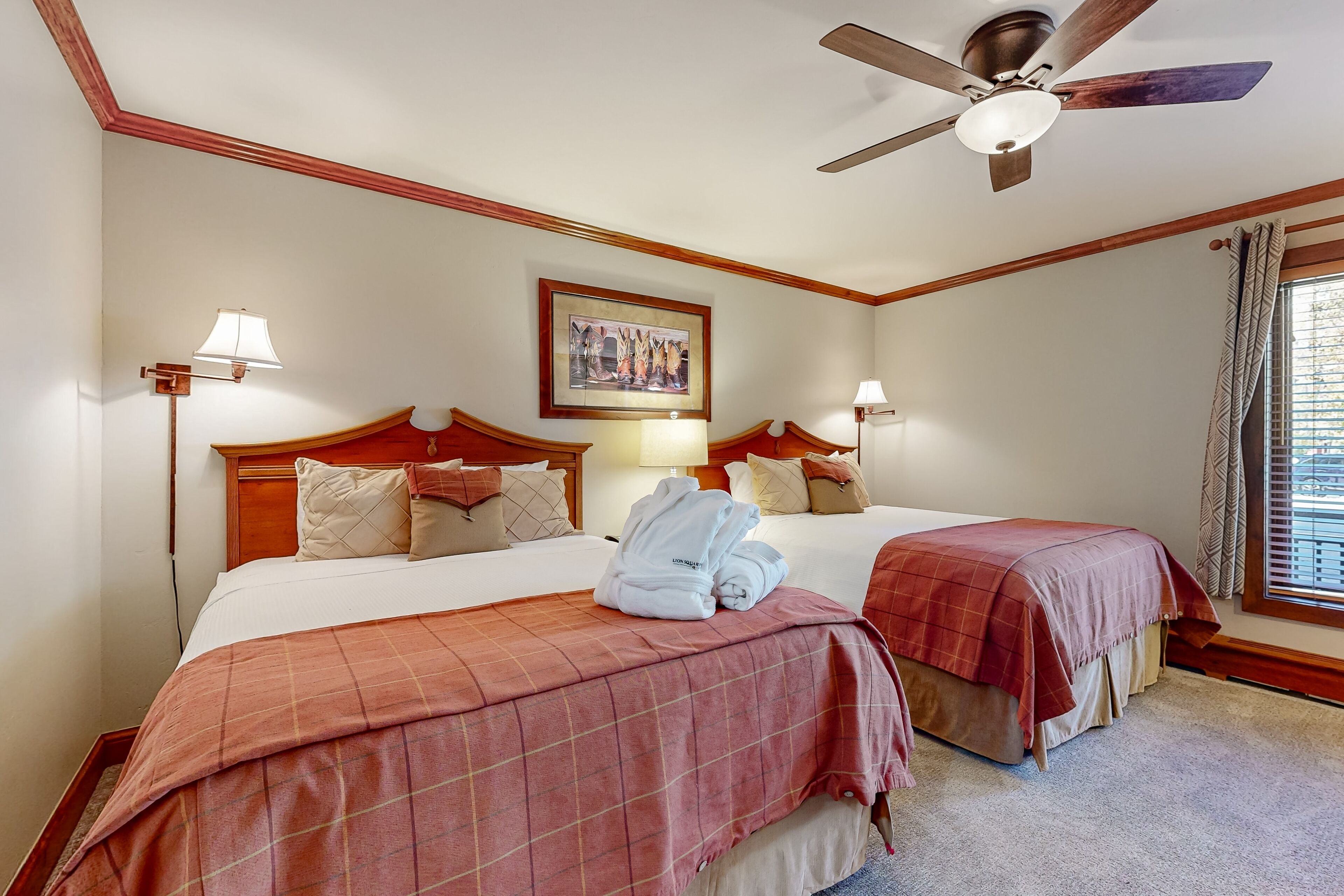 Bügeleisen/Bügelbrett, Internetzugang, Bettwäsche