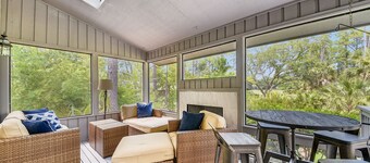 5 ⭐️ property! Private pool!!SHORT walk to beach!! ❤️ of Sea Pines. Sleeps 12