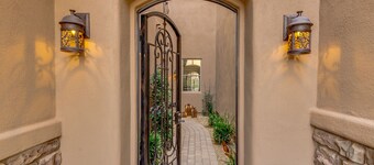 La Joya del Desierto (The Jewel of the Desert) - Cave Creek