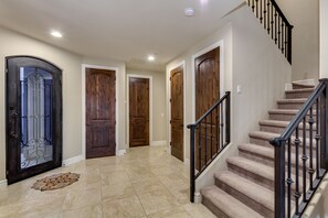 Interior - La Joya del Desierto (The Jewel of the Desert) - Cave Creek (Cave Creek)