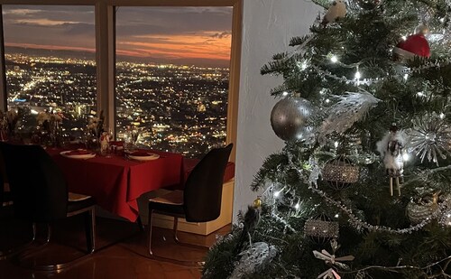 Hollywood Hills jetliner views among the stars