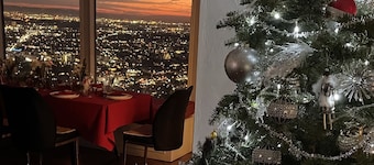 Hollywood Hills jetliner views among the stars