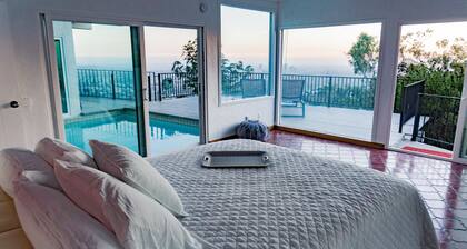 Hollywood Hills jetliner views among the stars