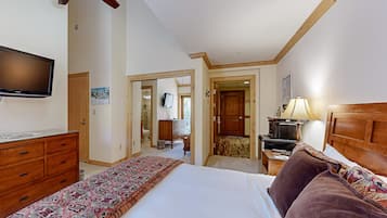 Een strijkplank/strijkijzer, internet, beddengoed