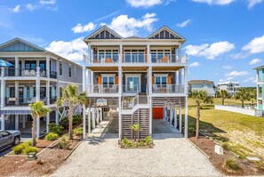 Exterior - 5-bedroom Vacation Home Just a Short Walk to the Ocean Isle Beach (Ocean Isle Beach)
