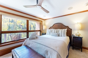 Iron/ironing board, internet, bed sheets - Stylish, hotel-style studio w/ high-speed WiFi & shared pool, hot tubs, laundry (Vail)