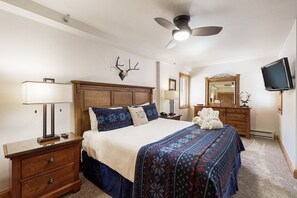 2 bedrooms, iron/ironing board, internet, bed sheets - Lionshead Condo in Ski-In/Ski-Out Building w/WiFi/Views + Shared Pool & Hot Tubs (Vail)