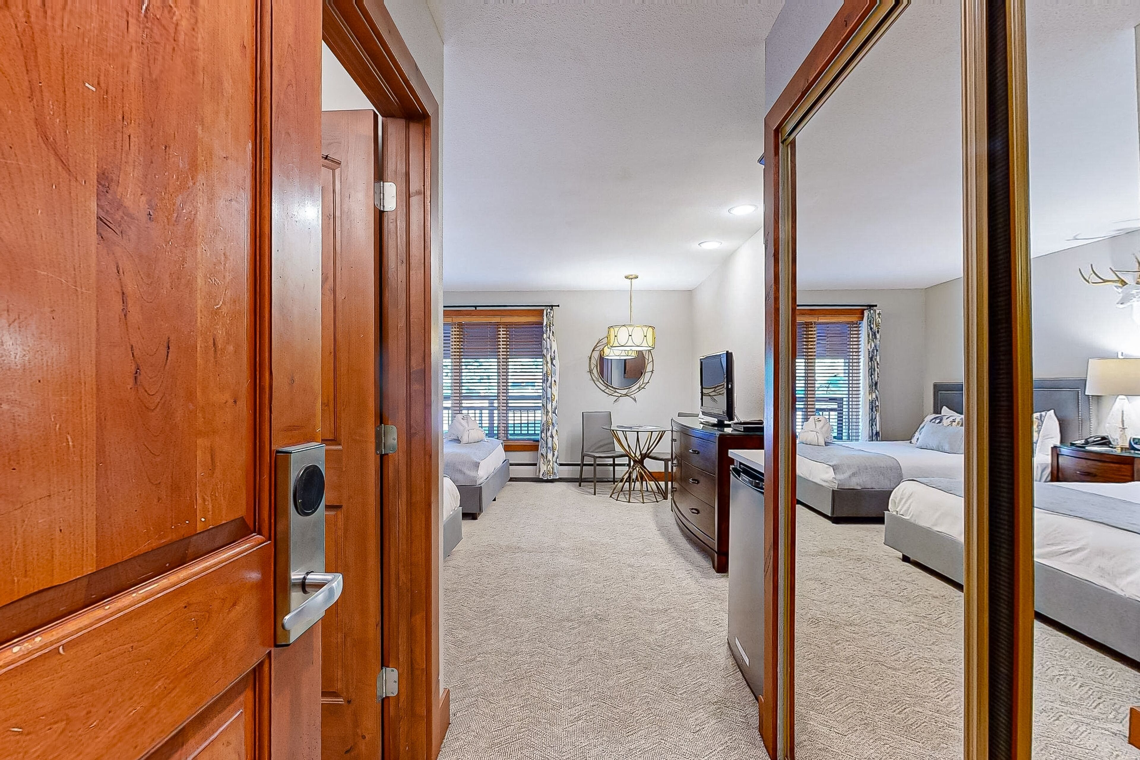 Iron/ironing board, Internet, bed sheets