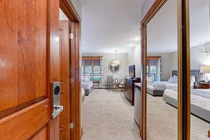 Iron/ironing board, Internet, bed sheets