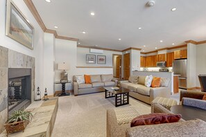 TV, fireplace, books - Ski-in/ski-out home w/ high-speed WiFi, fireplace & shared hot tub/pool/laundry (Vail)