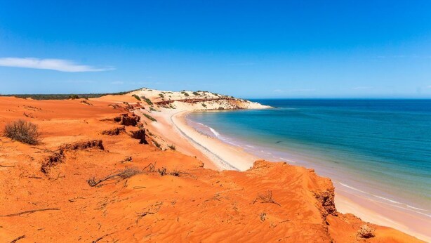 A desert landscape with a beach and clear blue sky. - Quiet Studio Hideaway 5 minutes Walk to Cable Beach (Cable Beach)