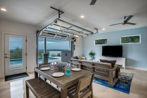 Dining - Relax in this Hillside Home with Canyon Lake Views (Canyon Lake)