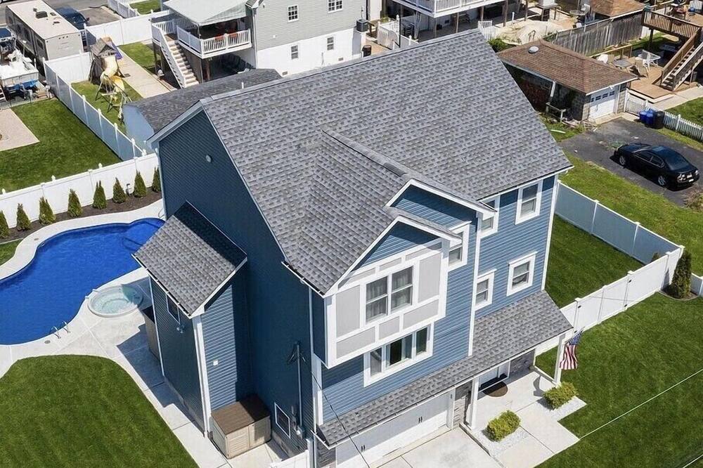 Private Pool & Hot Tub! Live\/work at the beach or commute via Ferry\/train to NYC