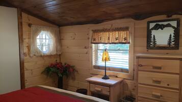 3 habitaciones, tabla de planchar con plancha y cuna de viaje