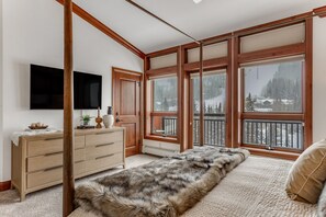 4 habitaciones, tabla de planchar con plancha, internet y ropa de cama