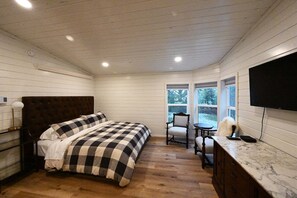 3 bedrooms, travel cot, WiFi, bed sheets