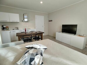 1 室のベッドルーム、WiFi (無料)