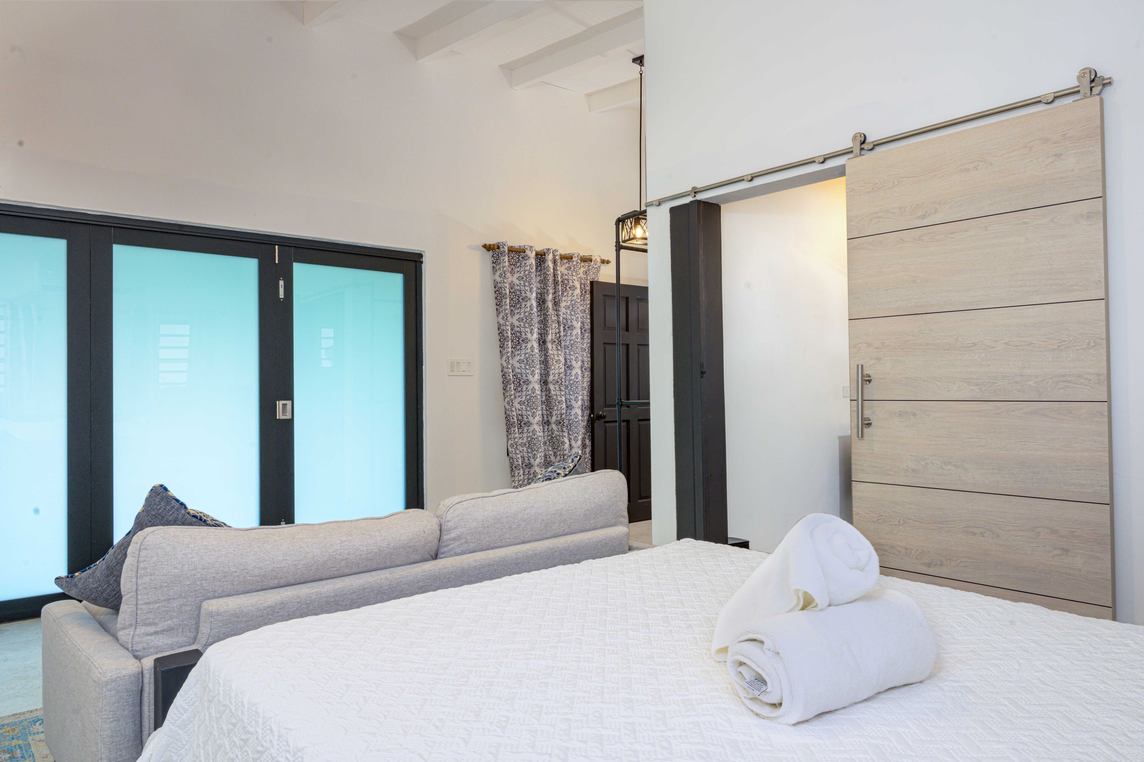 2 bedrooms, iron/ironing board, free WiFi, bed sheets
