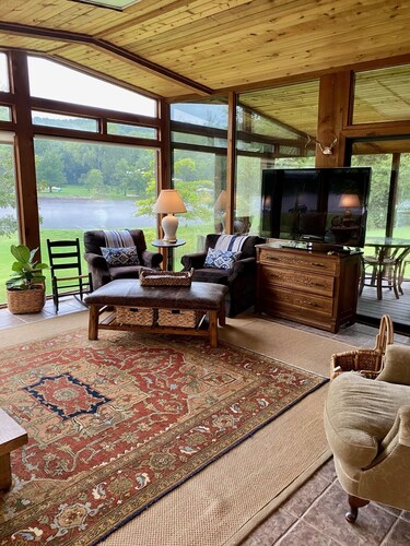 Riverfront House, Sleeps 10, at Wildcat Shoals Boat Ramp, Excellent Bank Fishing