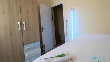 3 slaapkamers, een strijkplank/strijkijzer, beddengoed