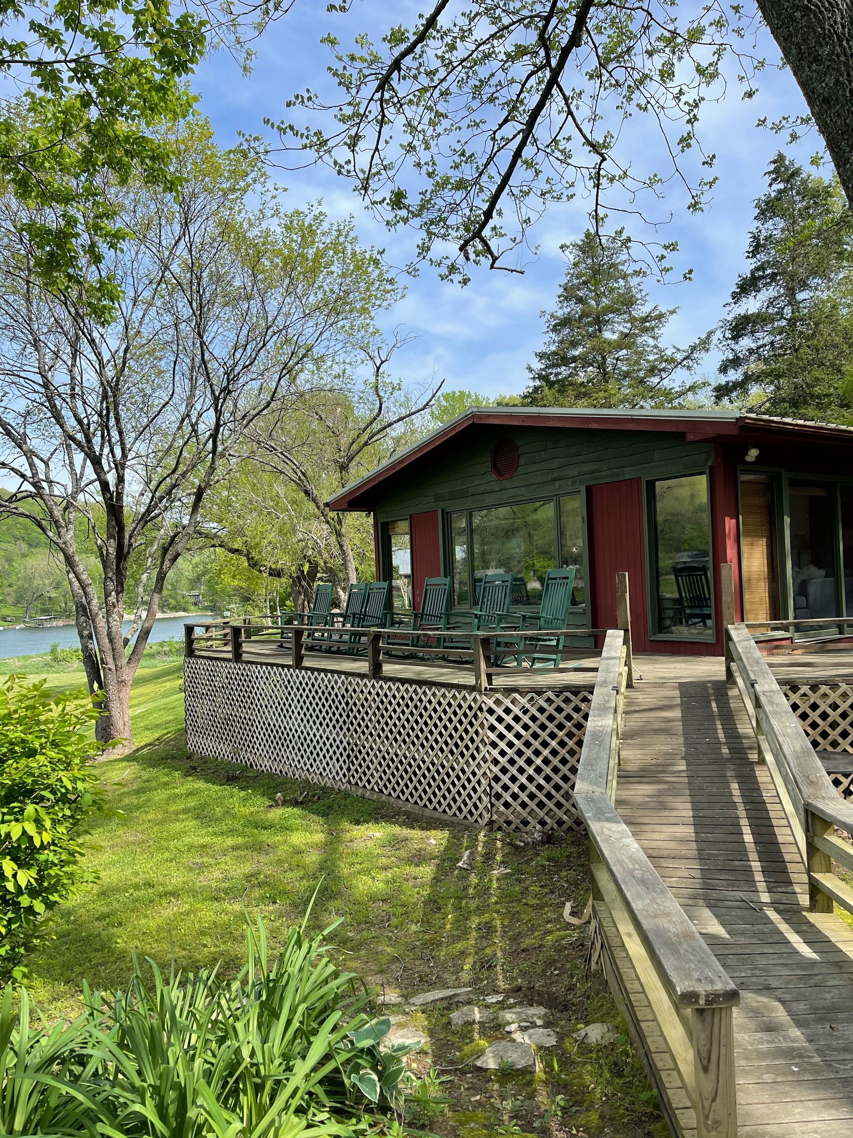 Private House with White River Frontage and Trophy Trout