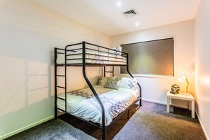 4 Schlafzimmer, Bügeleisen/Bügelbrett, Reisekinderbett, kostenloses WLAN