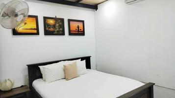 Deluxe tweepersoonskamer, 1 kingsize bed | Een bureau, beddengoed