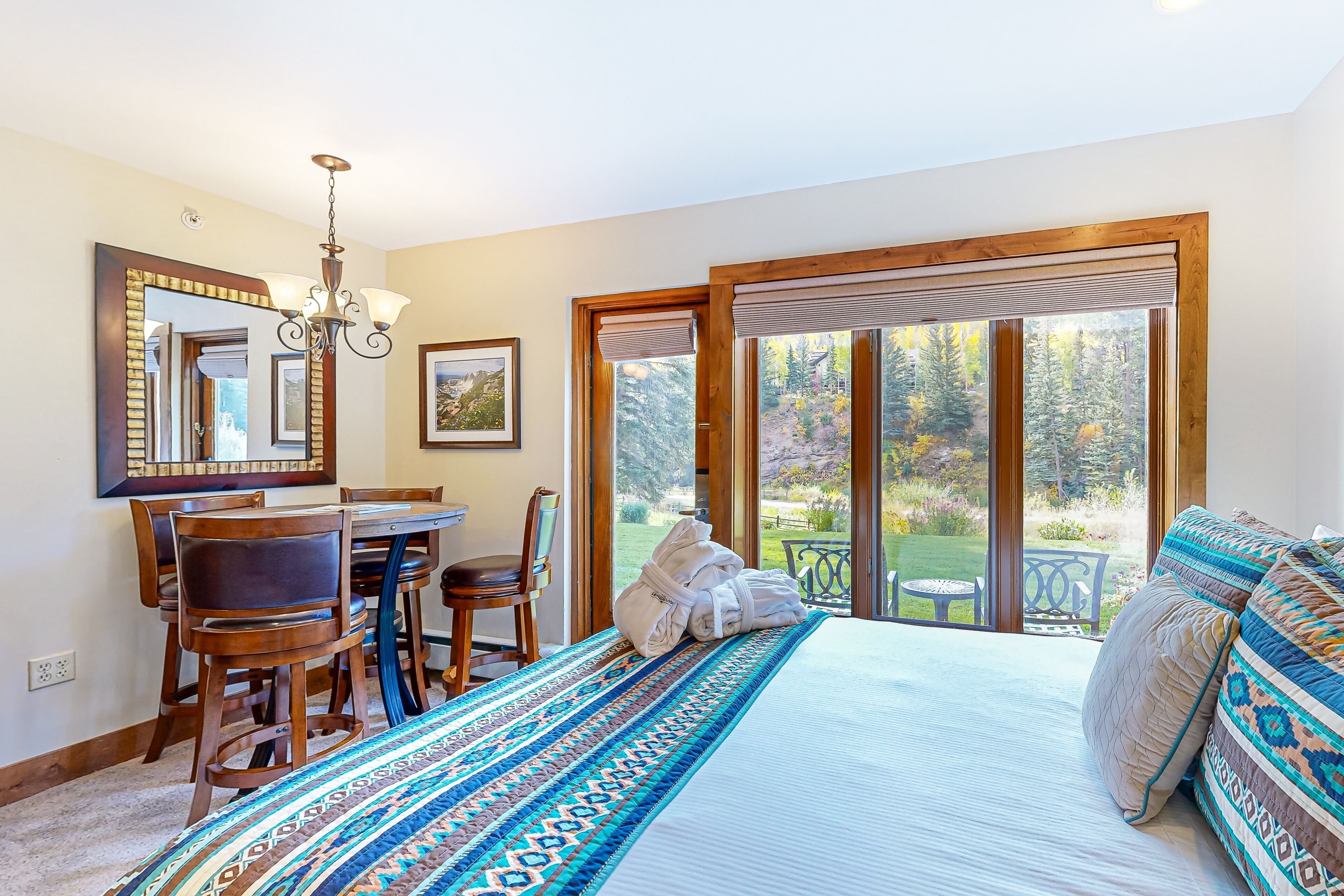 Iron/ironing board, Internet, bed sheets