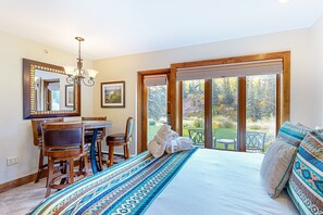 Iron/ironing board, Internet, bed sheets