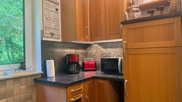 Kühlschrank, Mikrowelle, Ofen, Geschirrspüler