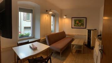 6 bedrooms, premium bedding, memory foam beds, blackout drapes