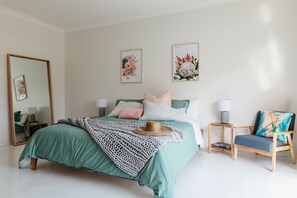 4 bedrooms, iron/ironing board, free WiFi, bed sheets