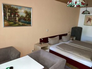 1 chambre, coffres-forts dans les chambres, lit parapluie, draps fournis
