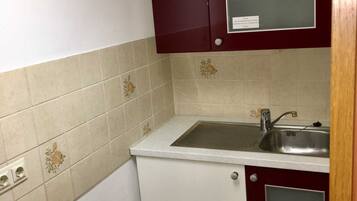 Fridge, coffee/tea maker, electric kettle