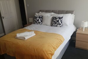Apartment | 3 bedrooms, iron/ironing board, free WiFi, bed sheets - Gateshead's Amethyst 3 Bedroom Apt, Sleeps 6 Guest (Chester-le-Street)
