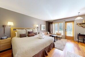 Iron/ironing board, Internet, bed sheets