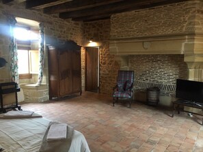 4 chambres, fer et planche à repasser, draps fournis