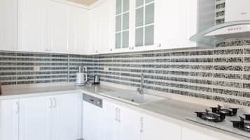 Apartment, 2 Bedrooms | Private kitchenette | Full-size fridge, microwave, oven, stovetop